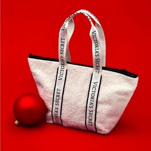 Victoria's Secret
Cozy Plush Tote
